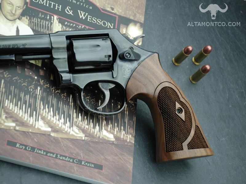 Revolver wesson smith and grips 