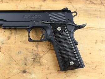 Browning 1911-22 / 1911-380 Classic Panel Super Walnut Checkered/Stipple