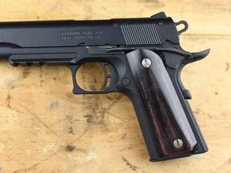 Browning 1911-22 / 1911-380 Classic Panel Super Walnut