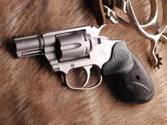 Colt Cobra 2017 Oversize Fingergroove Silverblack Stipple with Colt Laser Logo