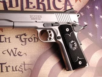 1911 Govt. Classic Panel Spanish Diamond/Stipple Silverblack with NRA Eagle