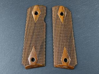 1911 Govt. Classic Panel American Walnut Double Diamond Checkered (No Border)<br>(Retail Price: $35)