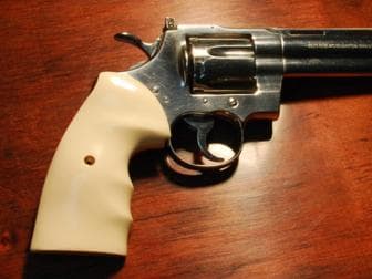 Colt Python Oversized Fingergroove Bonded Ivory