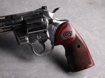 Colt Python Oversized Fingergroove Super Rosewood Checkered with Laser Logo