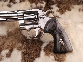 Colt Python Target Silverblack with Gold Rampant Colt