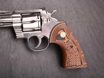 Altamont Python 2020 Target グリップ Amazon.com : Altamont Colt Python Fingergroove Grips