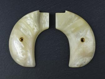 Heritage Rough Rider Birdshead Classic Panel Gold Accent White Pearl<br>(Retail Price: $27)