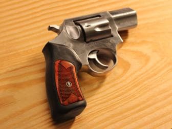 RUGER GP100 NEW RUBBER GRIPS WITH ROSEWOOD SNAKESKIN INSERTS FITS SOME REDHAWKS 