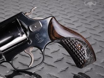 S&W J Round Classic Panel Silverblack Crocback/Stipple