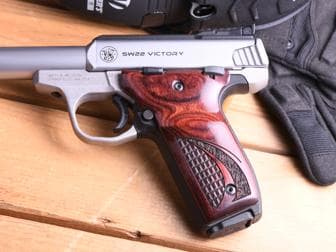 S&W 22 Victory Ultima Panel Super Rosewood Crocback/Stipple