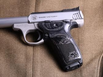 S&W 22 Victory Ultima Panel Silverblack Checkered Engraved
